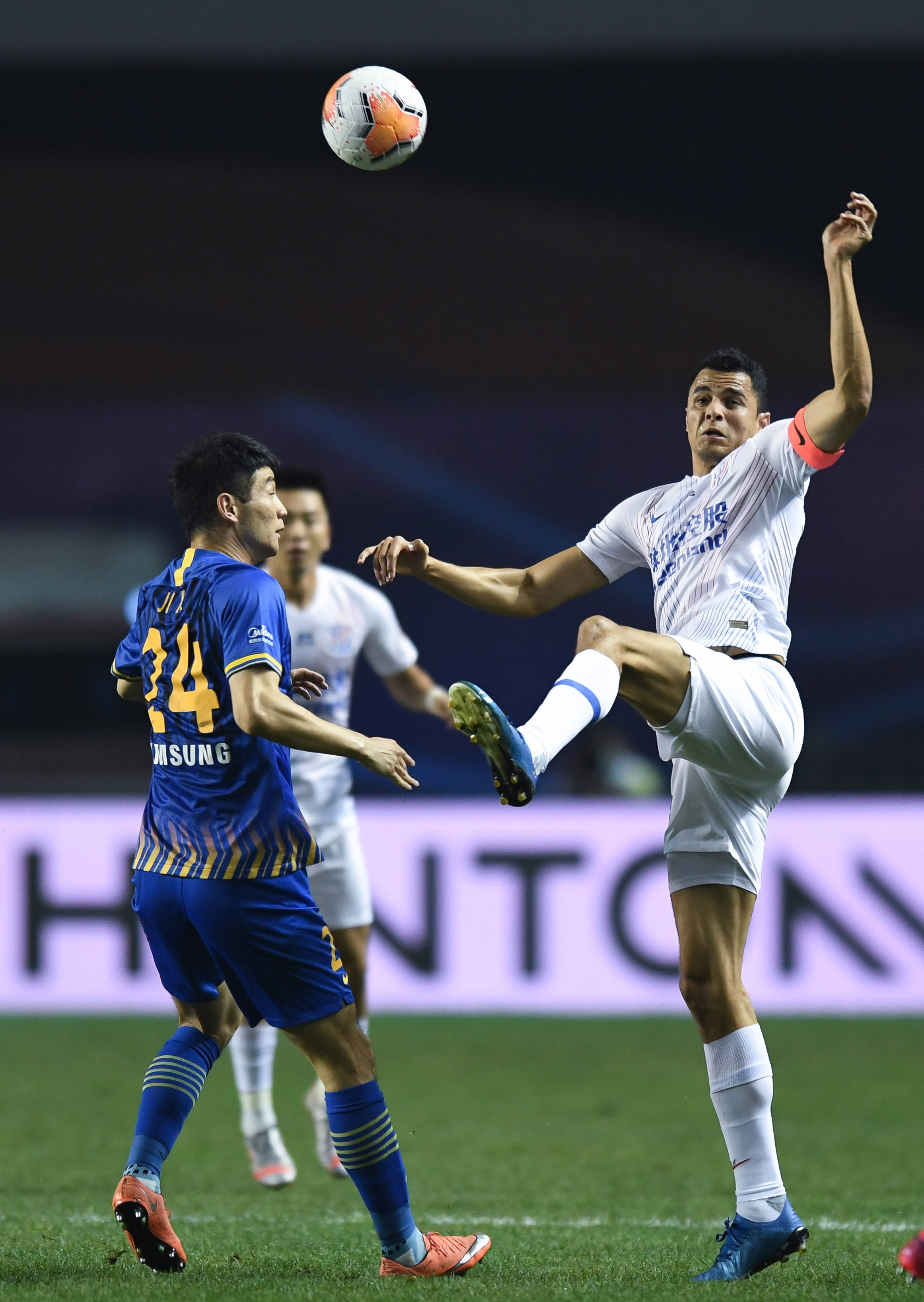 关于江苏苏宁整体表现精彩，球员们奋勇争先迈向成功的信息