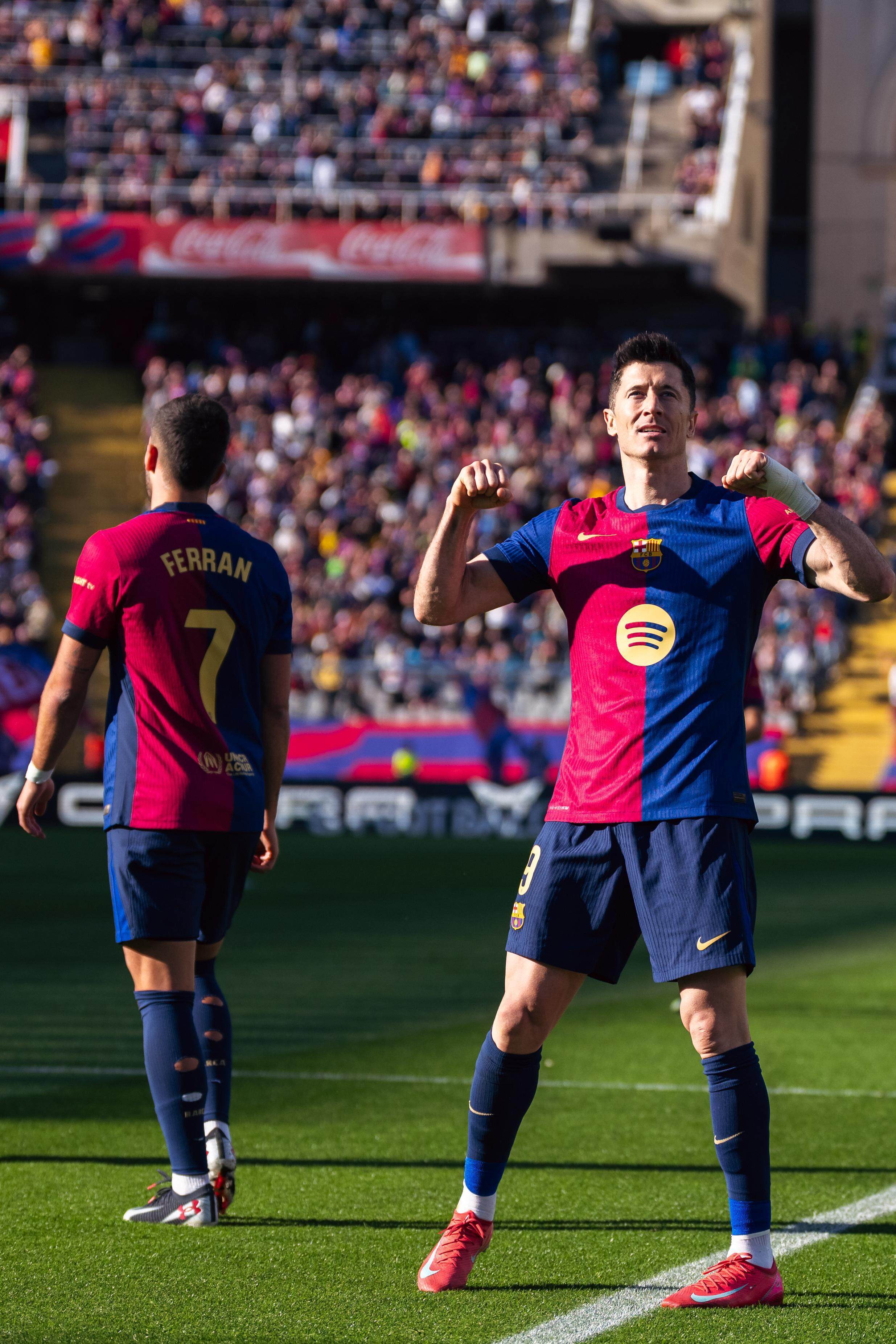 关于莱万多夫斯基连续十二场比赛得分超过夺冠，塞尔维亚队不断突破！的信息